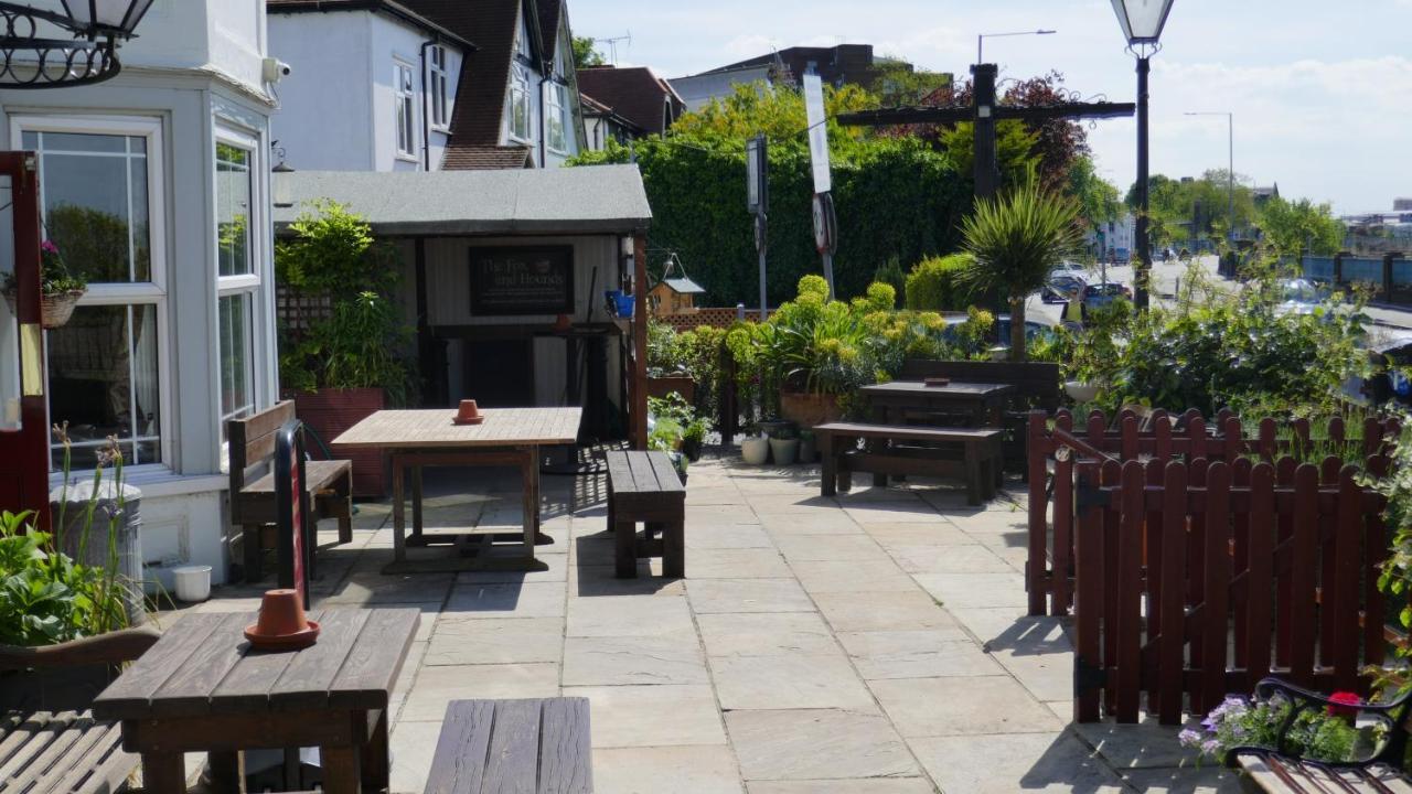 Fox & Hounds Pub Long Ditton Exterior foto